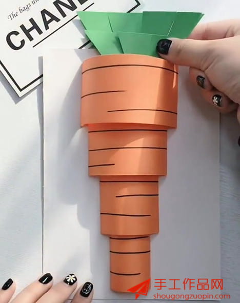 手工制作一个简单的胡萝卜剪贴画